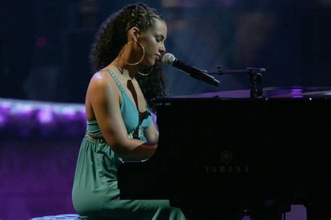 Alicia Keys:The piano artists and singer | Singer, Concert, Youtube