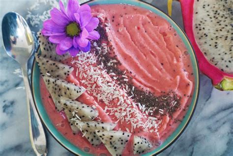 Strawberry Pitaya Smoothie Bowl — The Gut Nursery