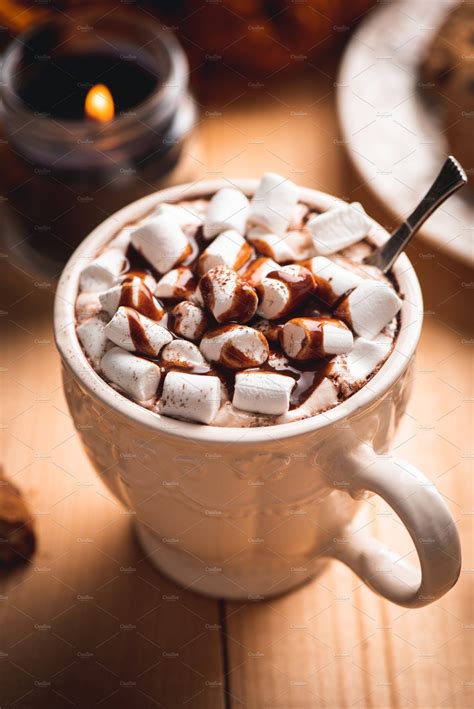 Hot chocolate cup with marshmallows | Hot chocolate marshmallows, Hot chocolate toppings ...