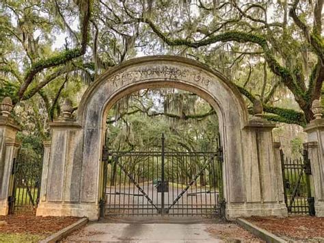 10 Best History Tours in Savannah [Ghosts, Plantations & MORE]