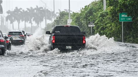 Tropical Storm Theta breaks record as Florida's west coast braces for ...