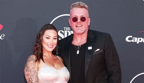 Pat McAfee’s Wife Samantha Slips on Knotted Silk Sandals at ESPYs 2023 – Footwear News