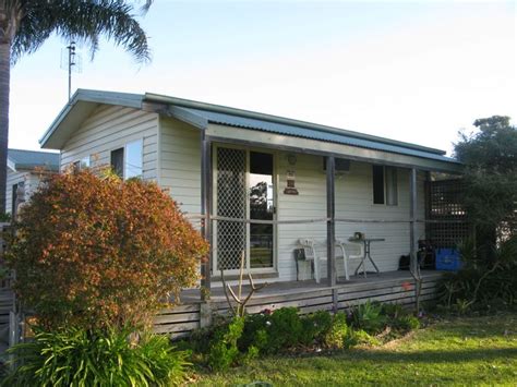 Riviera Caravan Park - Sussex Inlet Cabin accommodation with water views.