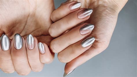 Why Round Nails May Be The Best Shape For Short Fingers