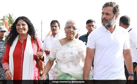 Rahul Gandhi Marches With Gauri Lankesh's Family, Tweets Photo