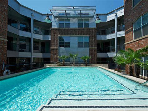 West End Dallas, TX Apartments for Rent | 1001 Ross