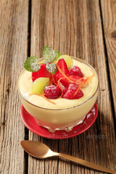 Pudding and fruit | Bayrische rezepte, Bayerische creme, Rezepte