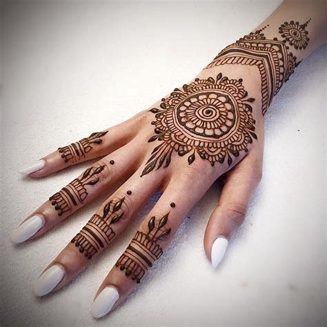 20 Stunning, Yet Simple Arabic Mehndi Designs For Left Hand To Your ...