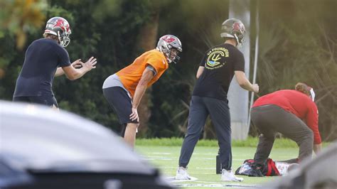 Exclusive photos: Buccaneers QB Tom Brady works out with teammates in Tampa