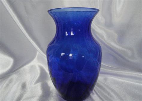 Cobalt blue vase by VintageAdorables on Etsy, $13.00 | Cobalt blue vase, Blue vase, Vase