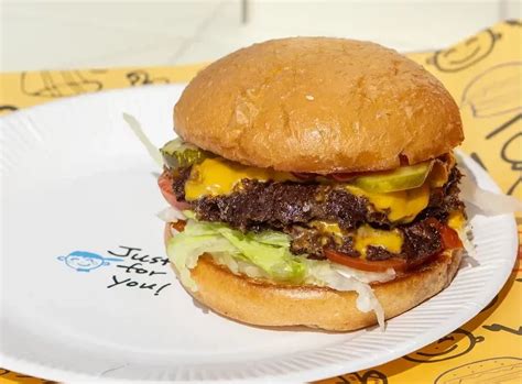 A Burger For Everyone: 8 Best Burger Spots in Los Angeles - The LA Girl