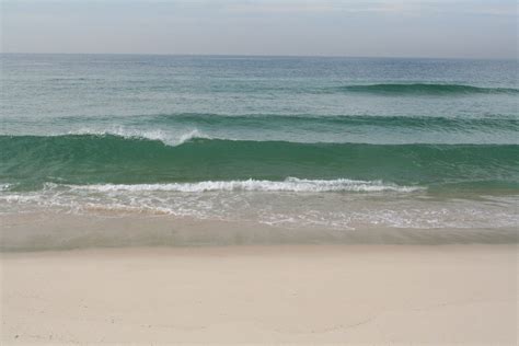 File:Gentle waves come in at a sandy beach.JPG - Wikipedia, the free ...