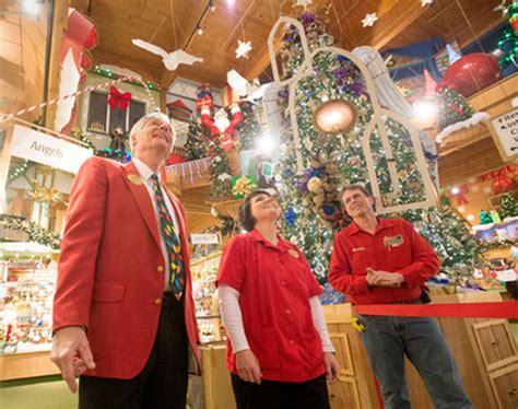 $1,250-a-day electric bill and 19 more facts about Bronner's Christmas Wonderland - mlive.com