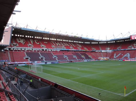 Fc Twente Stadium / People trapped after roof collapses at Twente ...