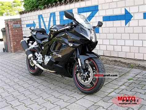 Hyosung GT650R 2011 Specs and Photos