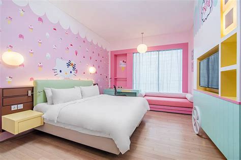 VIDEO; 12 different Hello Kitty-themed hotel rooms to explore and unwind in? Yes, please! - Her ...