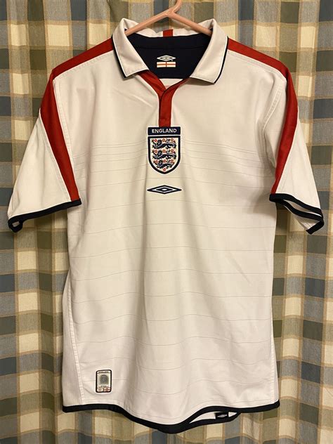 England Home football shirt 2003 - 2005. Added on 2013-05-14, 09:59