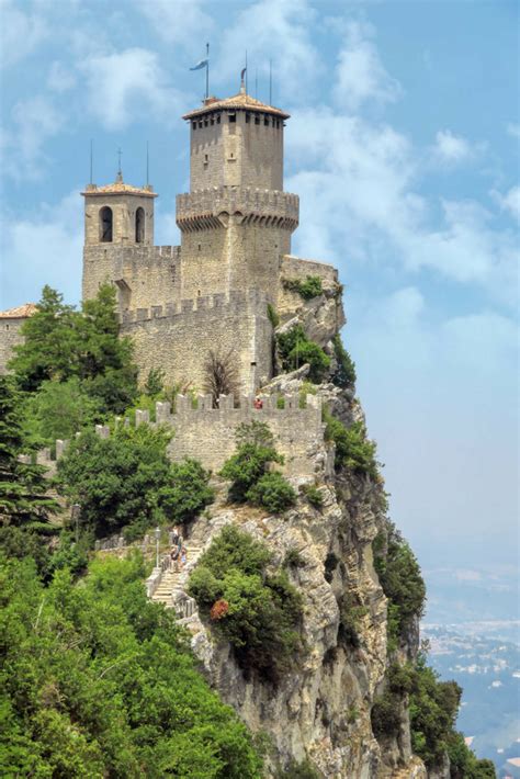 World's Best Castles on Cliffs – 15 Cliff Castles So Dreamy They Look ...