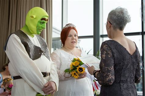 Shrek Wedding via /r/pics | Shrek wedding, Funny wedding photos, Wedding