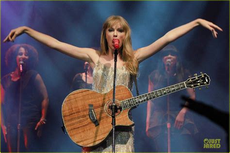 Photo: taylor swift perfornance in brazil 26 | Photo 2721902 | Just Jared: Entertainment News