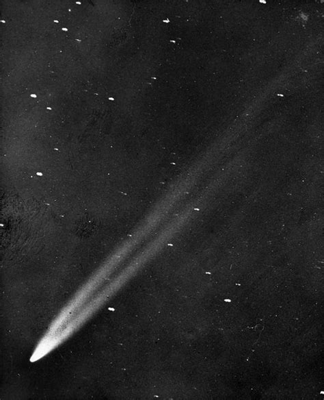 19 Great Comets Seen From Earth