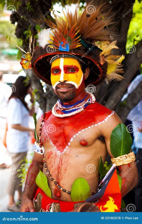 Papua New Guinea Tribesman Editorial Stock Photo - Image: 23182578