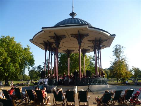 The Bandstand on Clapham Common © Marathon cc-by-sa/2.0 :: Geograph Britain and Ireland