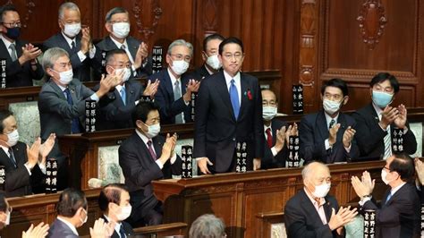 Japan PM dissolves parliament, paves way for election | World News - Hindustan Times