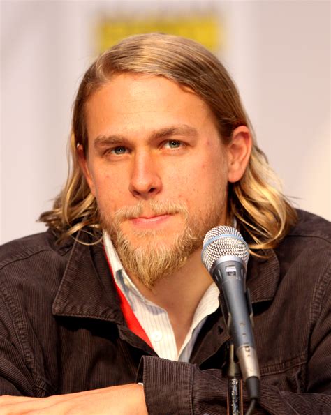 File:Charlie Hunnam by Gage Skidmore.jpg - Wikipedia