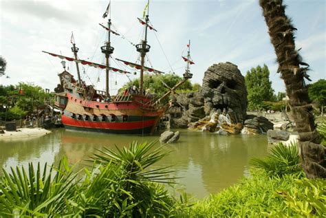 Five-year-old boy clinging to life after accident on Pirates at Disneyland Paris - Doctor Disney