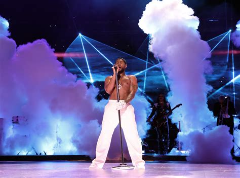 Thankfully, Usher Did Not Hold Back During His Epic Super Bowl Halftime ...