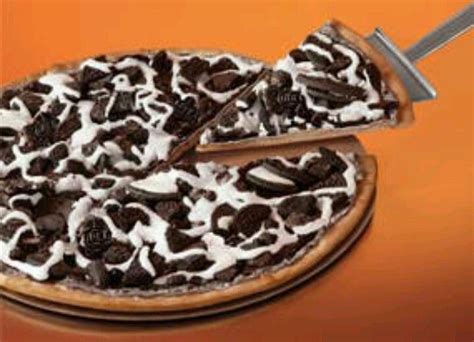 oreo pizza. | Dessert pizza recipes, Dessert pizza, Desserts