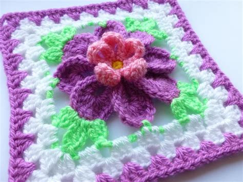 Flower in granny square (3) pattern on Craftsy.com | Arte em croche, Motivo de crochê, Mantas de ...