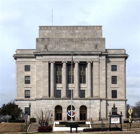 The federal courthouse and post office in Texarkana. Like the city ...