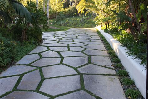 stone driveway | Stone driveway, Driveway design, Outdoor patio pavers