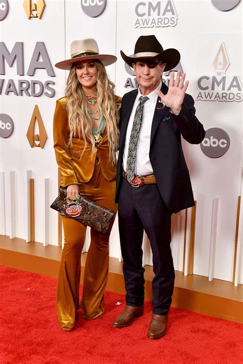 'Yellowstone' Fans Rally Around Lainey Wilson After Her Emotional Night at the CMA Awards in ...