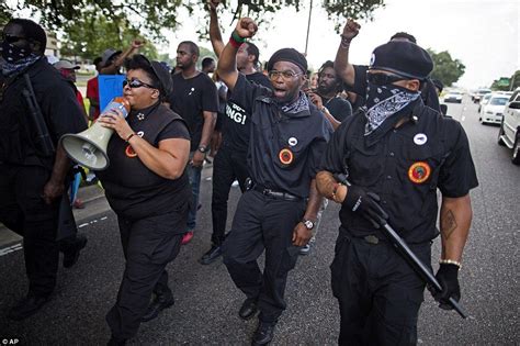 Prominent Black Lives Matter activist DeRay McKesson is arrested | Black panther party, Black ...