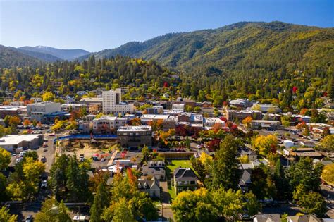 15 Towns Similar to Ashland, Oregon - JourneyJunket