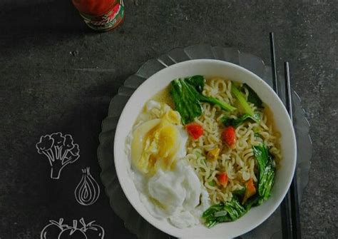 Resep Mie rebus pake telor oleh Rasitaru - Cookpad