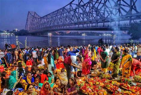 kolkata photography | Thousands of devotees soak in Chhath rituals along Hooghly ghats in ...