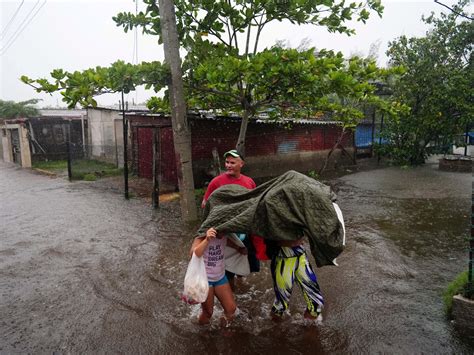 Florida braces for storm surge as Hurricane Idalia approaches | Weather News | Al Jazeera