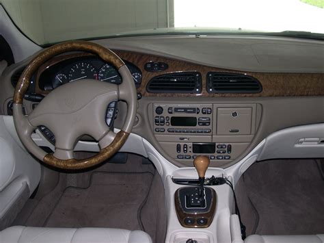File:2001 Jaguar S-Type dashboard.JPG - Wikimedia Commons
