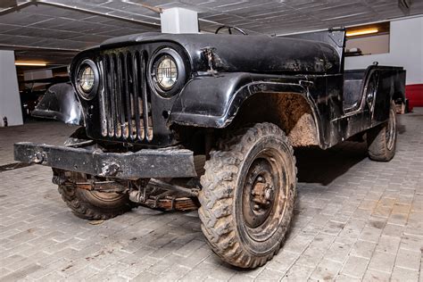 BLACK JEEP – House of Classic and Sports Cars