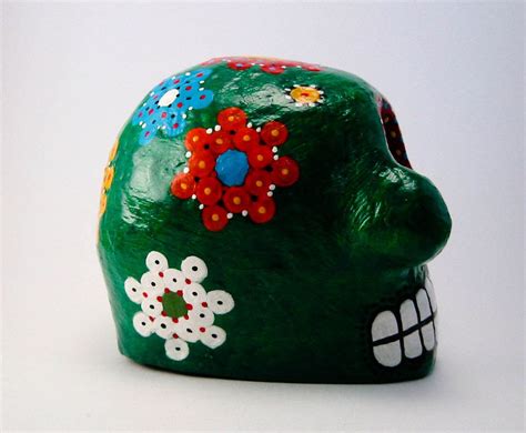 Calaveras Mexicanas hechas de papel Mache. Creación de Tzompantli Mache ...