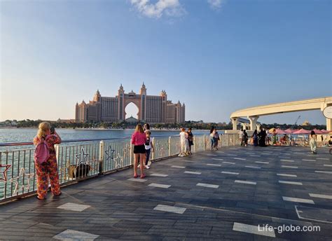 The Pointe, Dubai: fountain, promenade, shopping and entertainment on the Palm Jumeirah