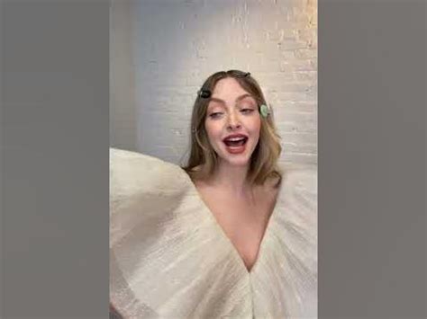 Amanda Seyfried singing 'Popular' from 'Wicked' on photoshooting for ...