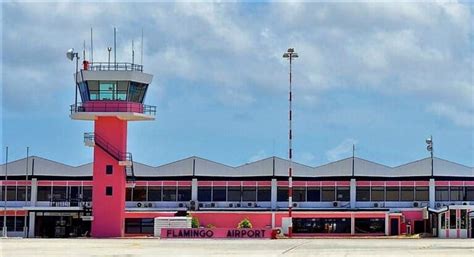 Vliegtuig zakt door asfalt op Bonaire Airport - TravMagazine