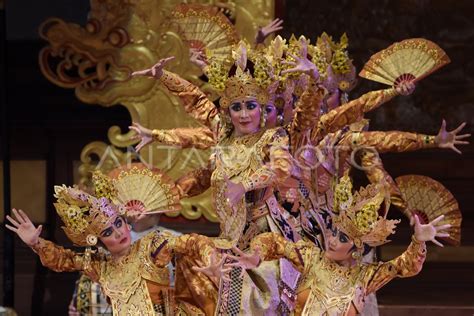 TARI LEGONG KREASI PESTA KESENIAN BALI KE-44 | ANTARA Foto