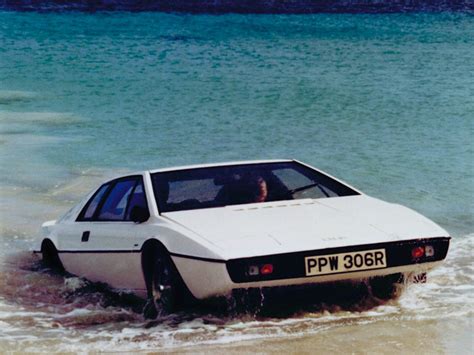 Lotus Esprit S1 “Wet Nellie” : un sous-marin pour 007