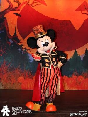 DLP - Meet Mickey and Friends Halloween Selfie Spot on EveryCharacter.com